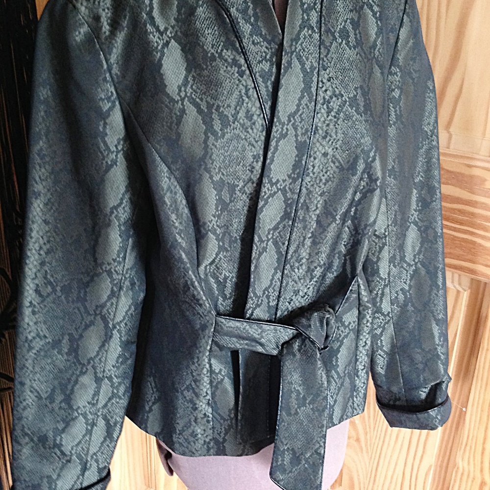 DONCASTER Snake Print Belted Jacket 12 Gray/Black